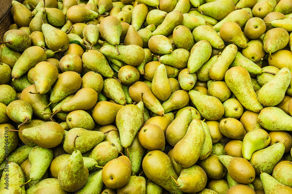 Obraz premium Closeup of just picked pears