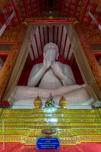 Interior of Wat Mangkol Thawararam (Wat Khrua Khrae), vertical photo