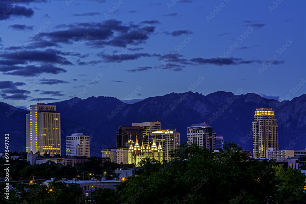 Obraz premium Skyline of Salt Lake City night