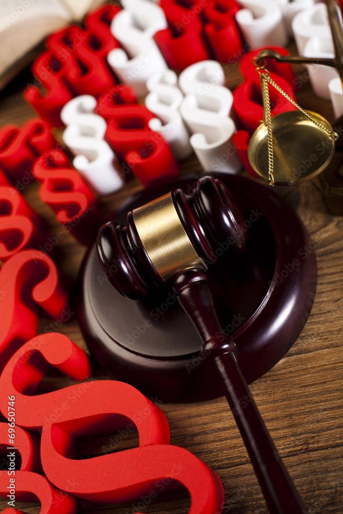 Gavel court and paragraph sign Gavel court and paragraph sign