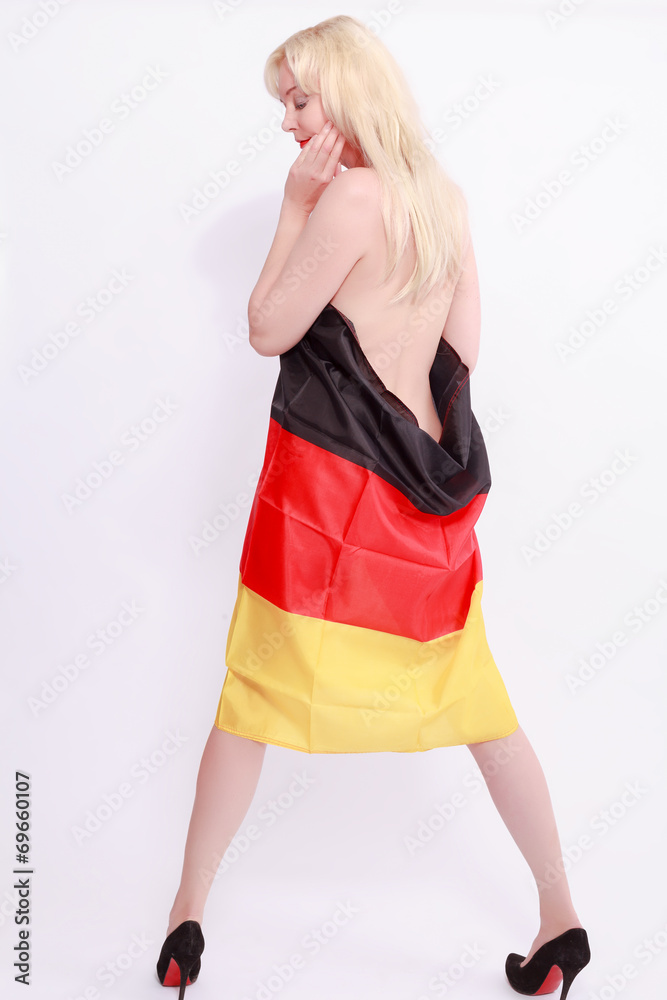 Nackte Frau von hinten, eingehüllt in eine Deutschland Fahne Stock Photo |  Adobe Stock