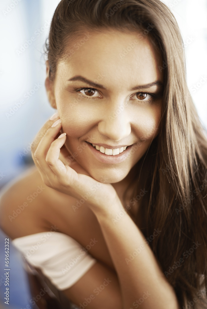 Close-up face portrait of young woman without make-up. Natural i Close-up face portrait of young woman without make-up. Natural i