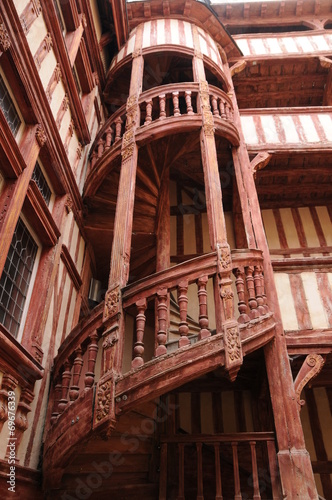 Escalier extérieur d'une maison de Troyes