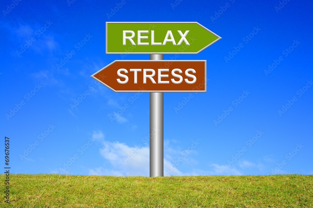 Schild Wegweiser: Stress / Relax