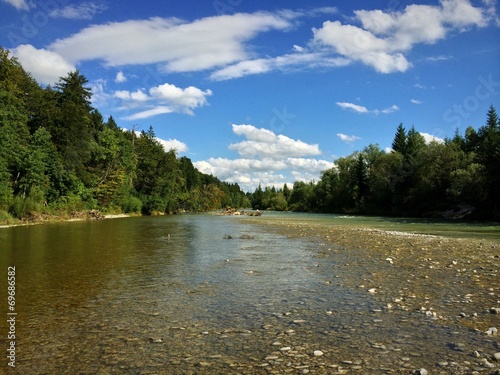 Idyllische Isar im Tölzer Land