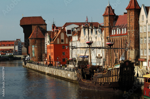 Gdańsk, polska, widok na stare miasto i motławę photo