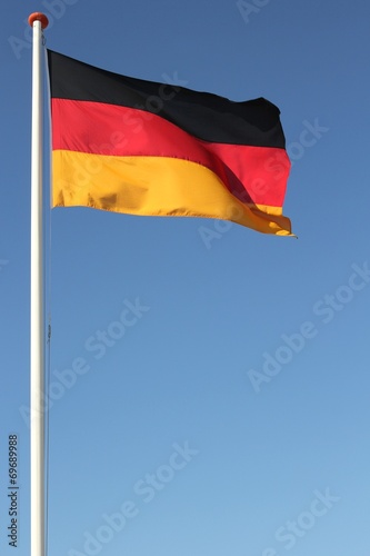 deutsche Flagge im Wind