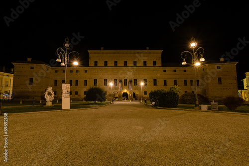 Obraz na plátně Gualtieri - Piazza Bentivoglio