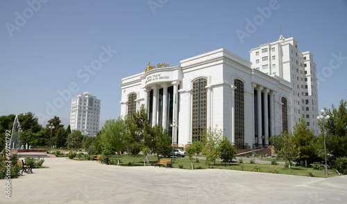 Obraz na plátně Marble buildings of Ashgabat (capital of Turkmenistan).