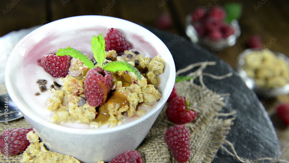 Raspberry Yogurt (loopable video) Raspberry Yogurt (loopable video)