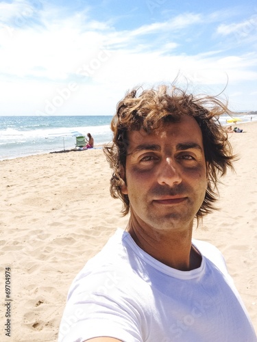 Canvas-taulu Self Portrait of man on beach