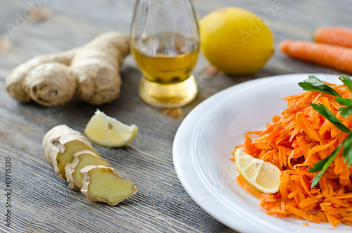 Grated carrot salad with ginger and lemon
