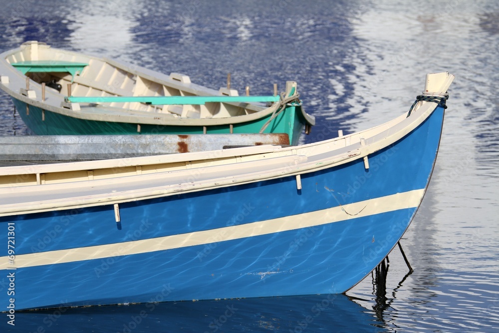 étrave de bateau traditionnel en bois