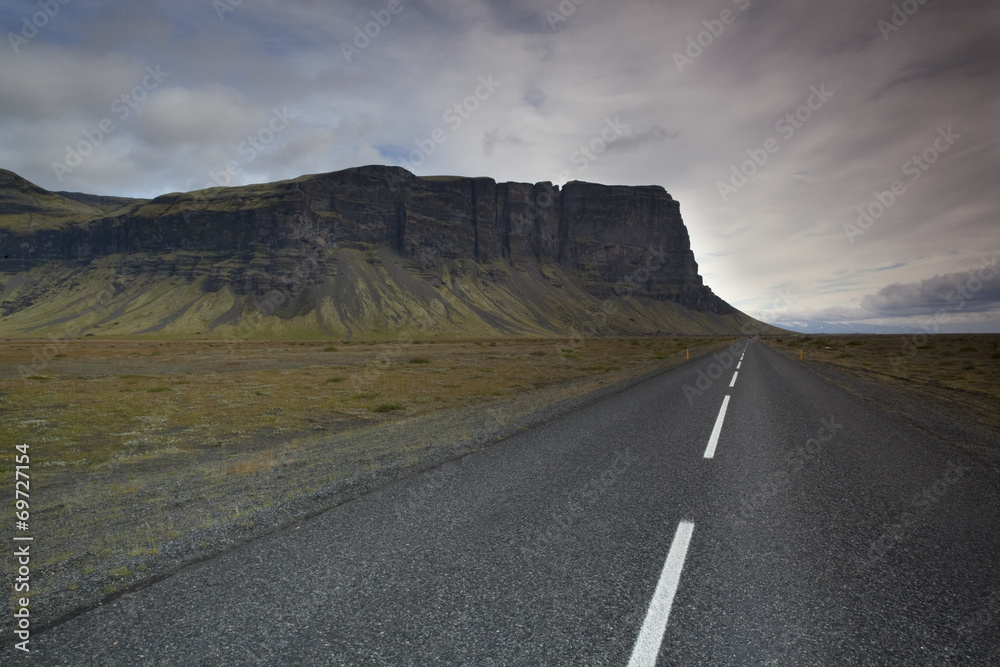 Fototapeta premium An open strecth of road in Iceland