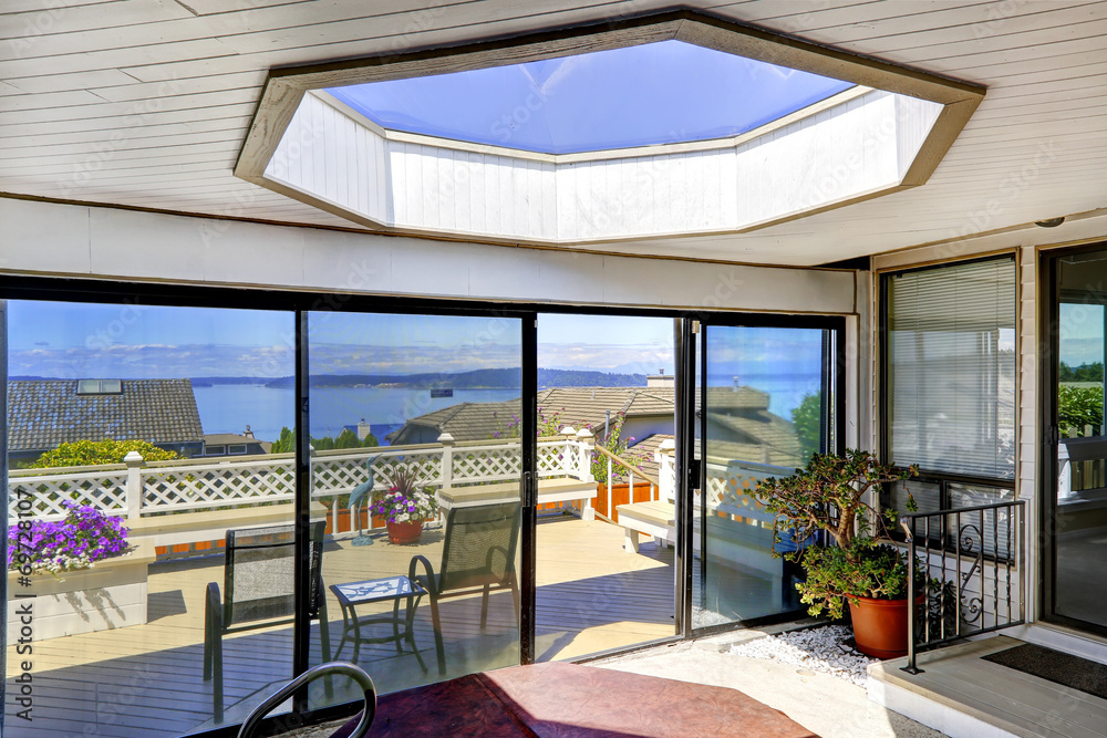 Fototapeta premium Screened deck with skylihgt