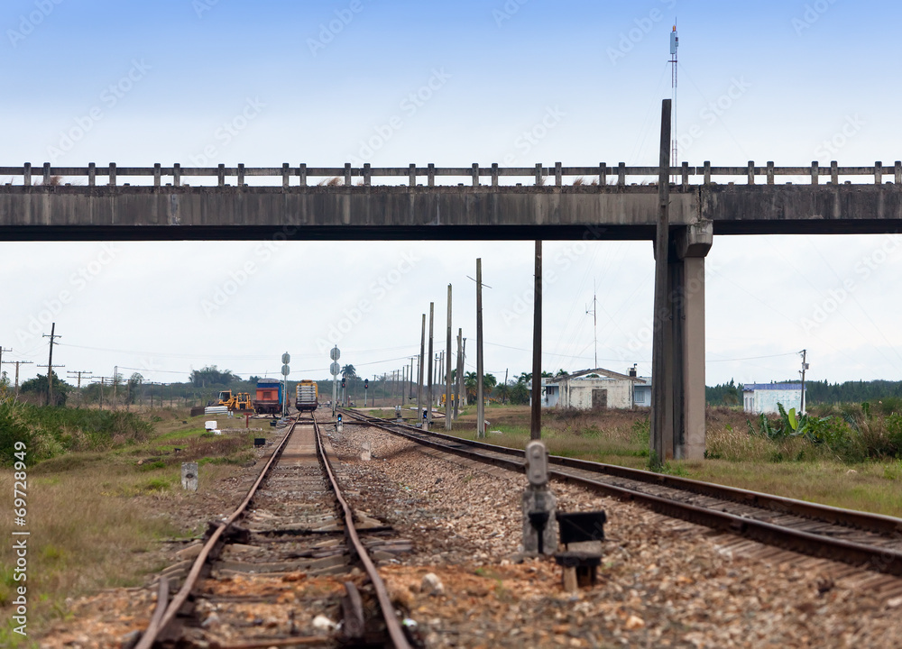 Obraz premium Cuba. Railway crossing...