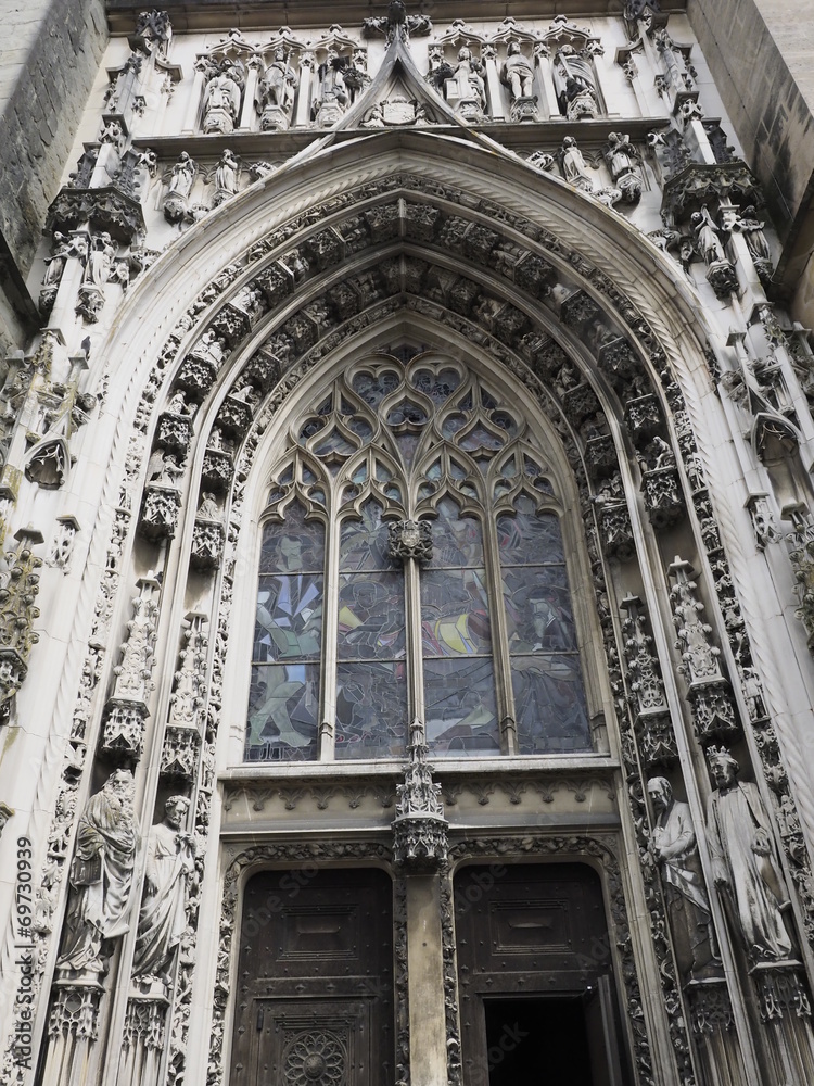 Catedral gótica de Lausanne en Suiza 