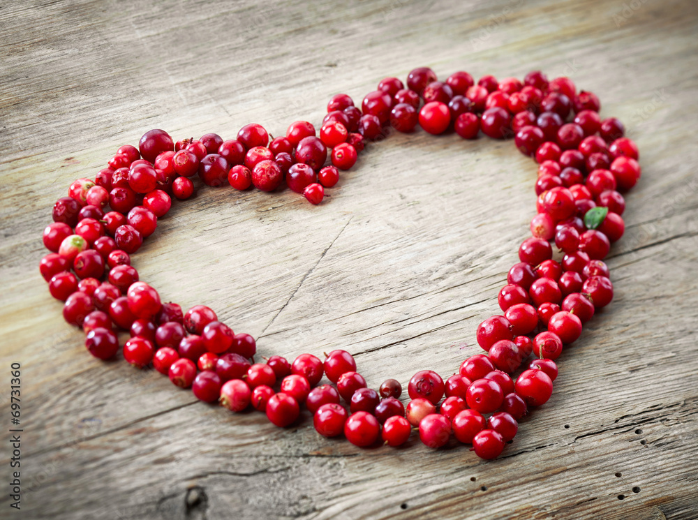 heart shape of fresh berries - obrazy, fototapety, plakaty 