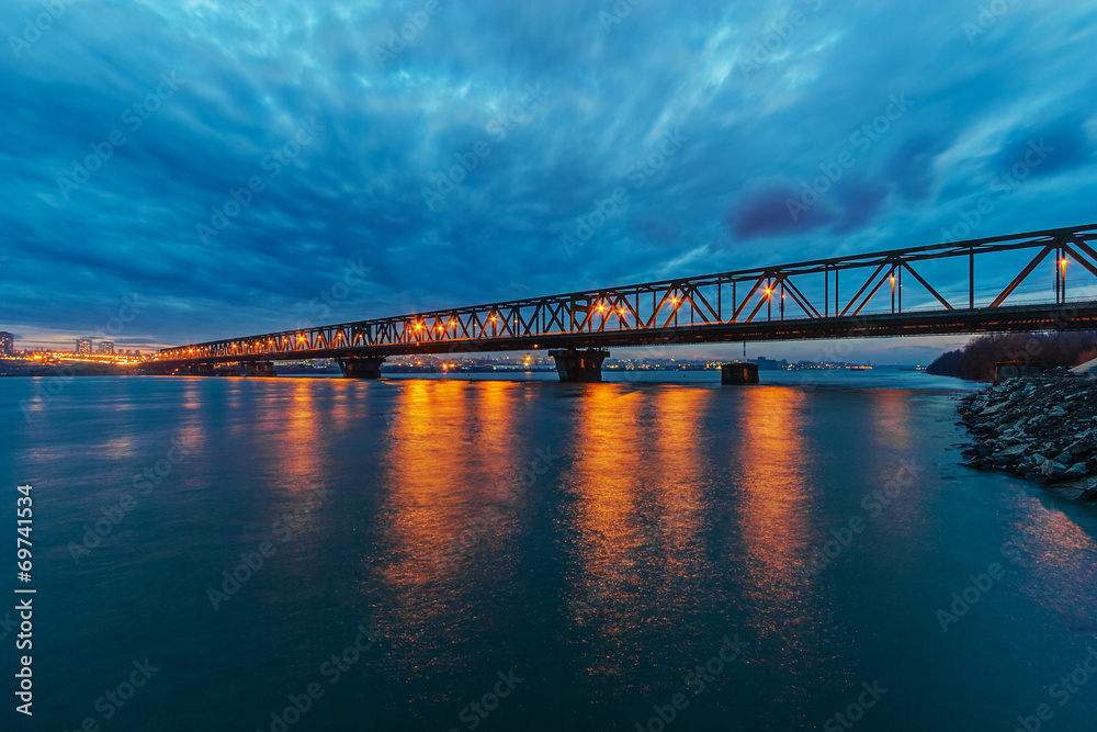 Obraz premium Bridge at night