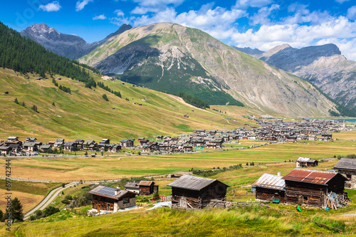 Obraz na płótnie view of Livigno valley in summer w salonie