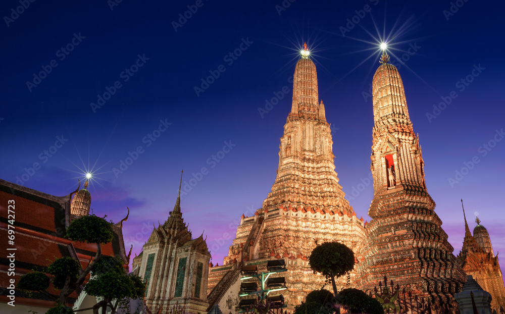 Fototapeta premium Arun Temple in Bangkok city
