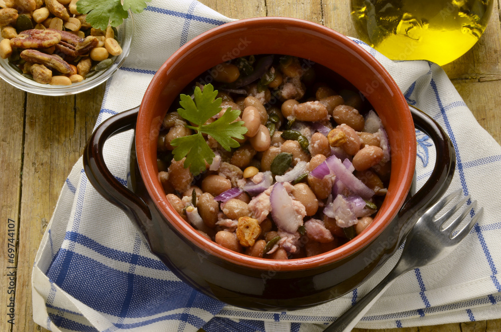Fototapeta premium Fagioli frutta secca e tonno Beans nuts tuna Expo Milano 2015