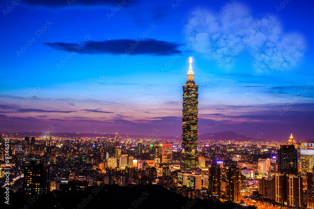 Fototapeta premium Taipei, Tajwan wieczorem panoramę.