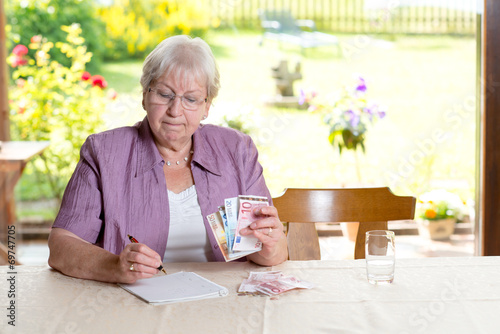 female senior is calculating her budget