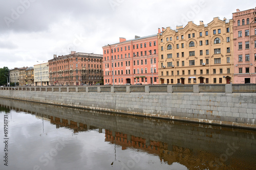 Санкт-Петербург, набережная реки Фонтанки в пасмурную погоду © irinabal18