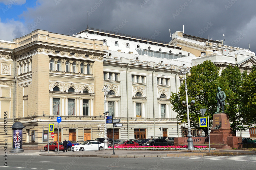 Санкт-Петербург, Театральная площадь