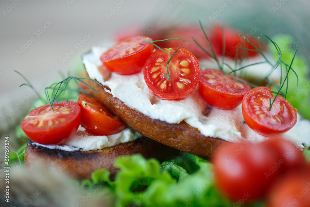 toast with cheese and cherry tomatoes