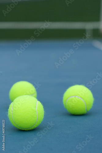 Tennis ball on the court © bignai