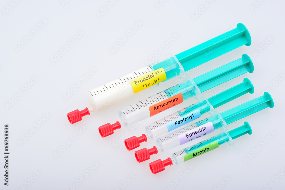 Obraz premium Anaesthetic induction syringes with anaesthetic drugs