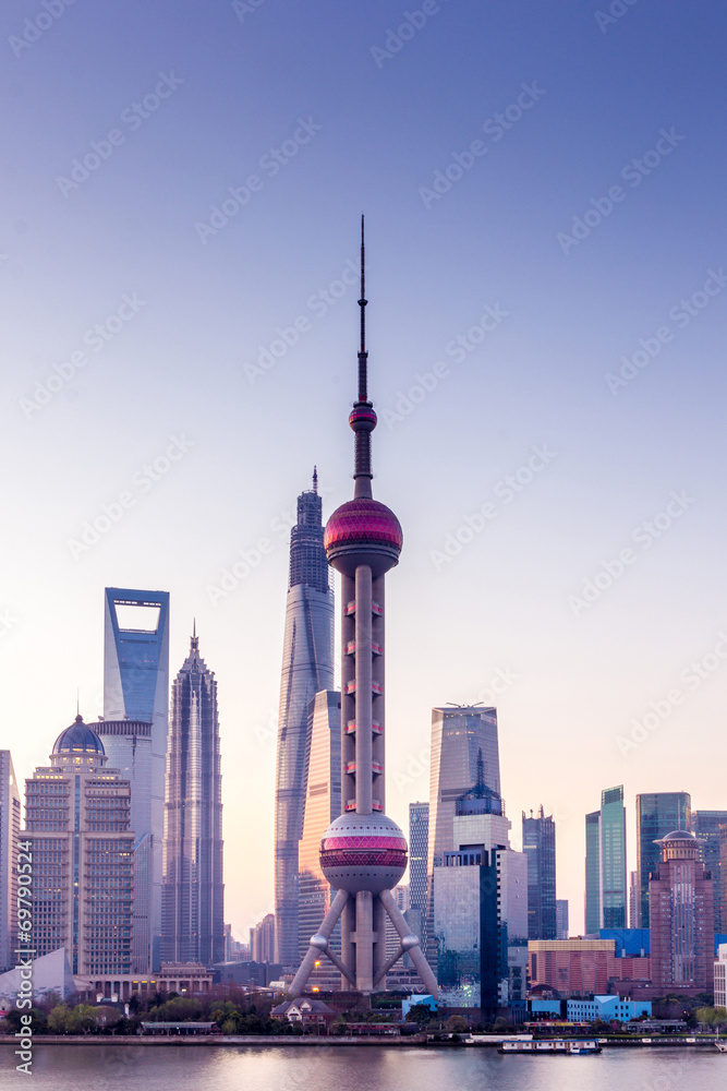 Obraz premium Beautiful Shanghai Pudong skyline at dusk