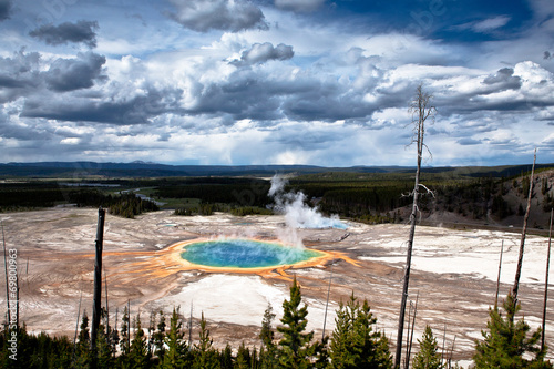 USA - Yellowstone NP, prismatic pool