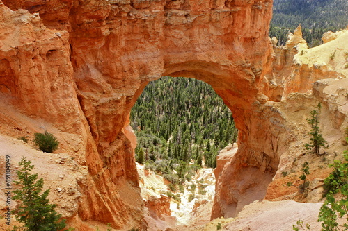 arch at Bryce Canyon © fannyes