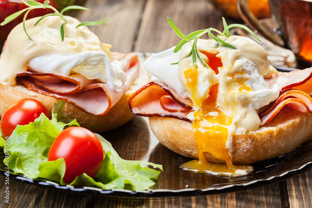 Eggs Benedict on toasted muffins with ham