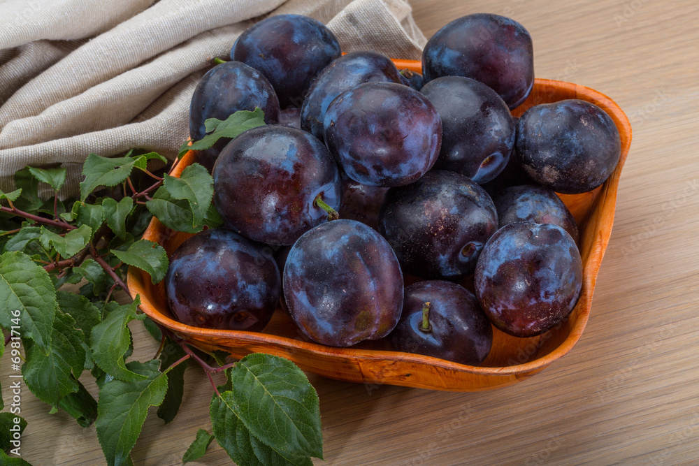 Fototapeta premium Ripe fresh plum
