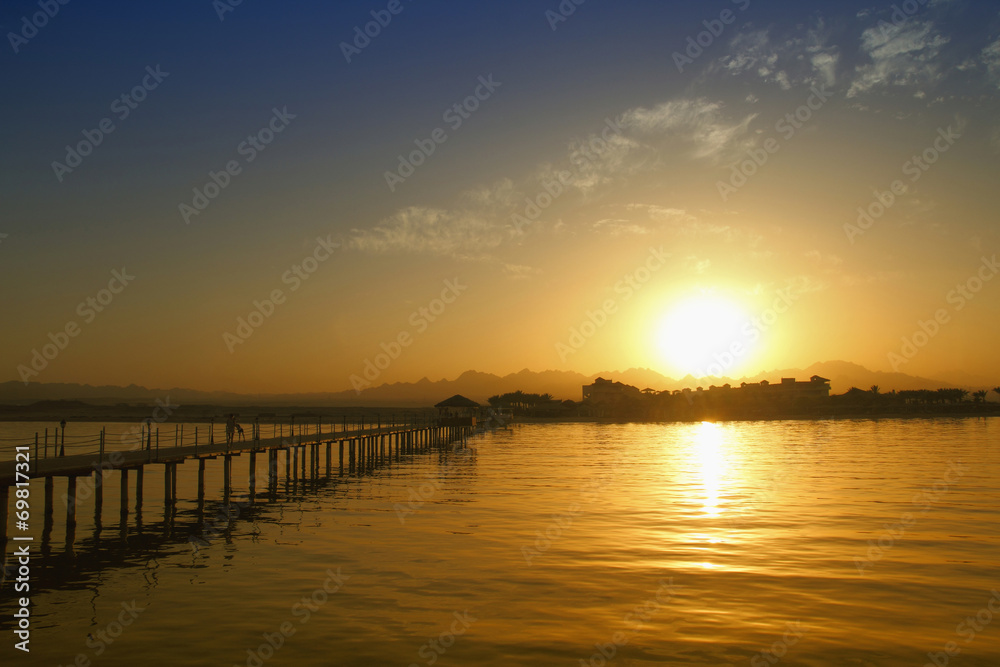pier at sunset (пирс на закате)