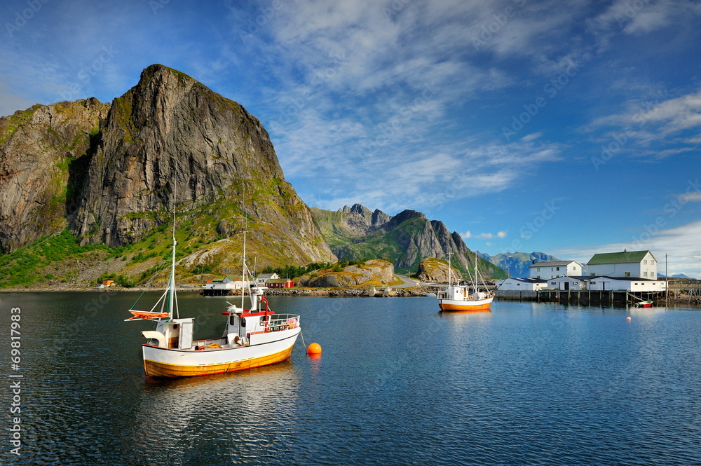 Norwegia, Lofoty, Sakrisoy, Kuter do połowu ryb