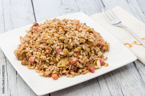 Spelt with mushrooms and bacon