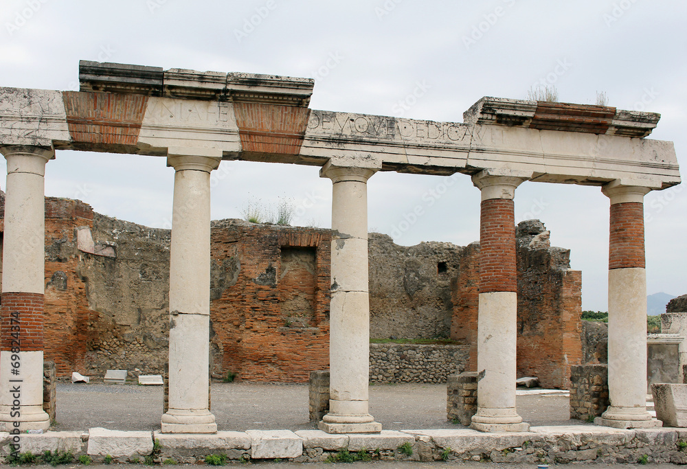 Columns Pompeii
