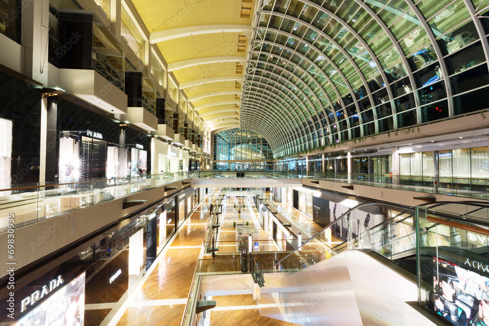 File:Interior of The Shoppes at Marina Bay Sands, Singapore.jpg