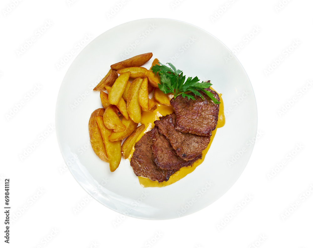Roast fillet beef with potatoes
