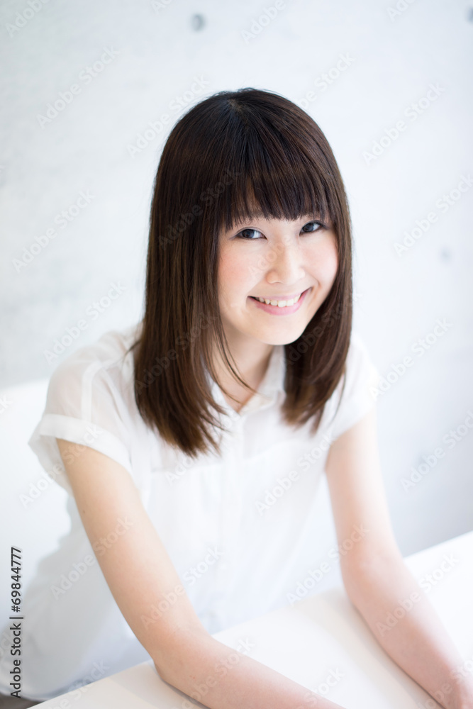 笑顔の女性 笑顔の女性