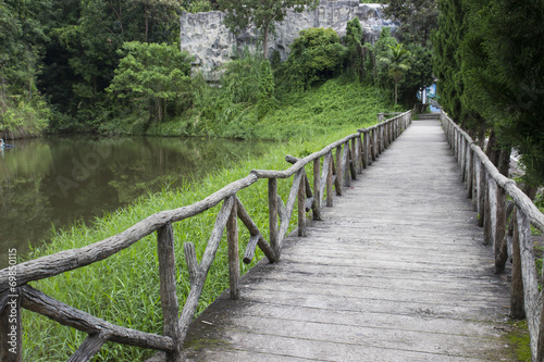 Fototapeta Naklejka Na Ścianę i Meble -  wooden pathway beside the lake