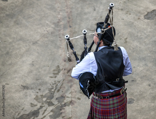 Scottish musicien bagpiper5