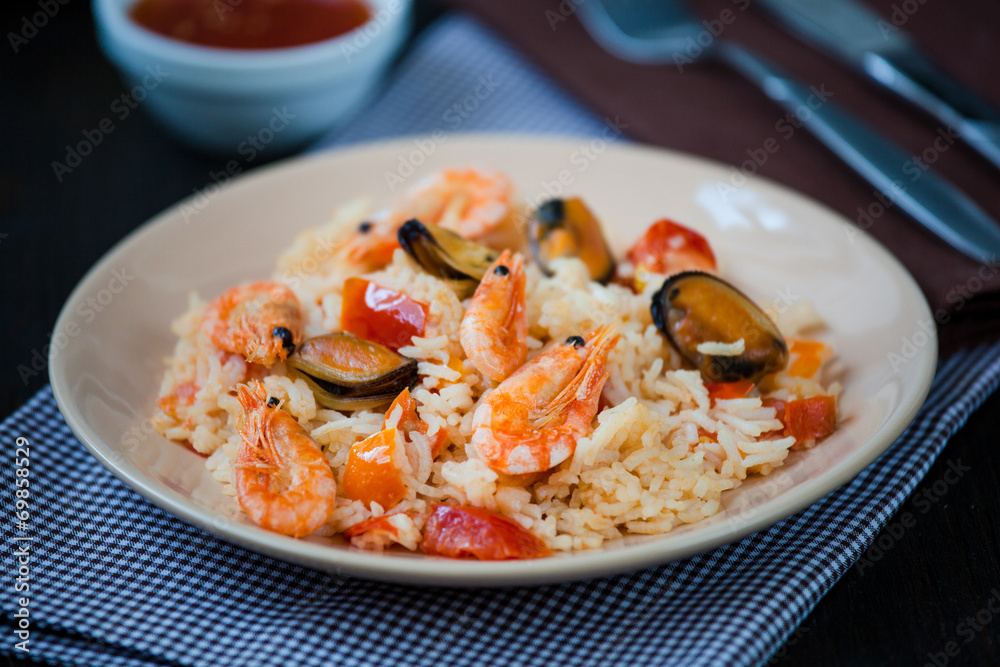 stir fried rice noodles with prawns and mussels stir fried rice noodles with prawns and mussels