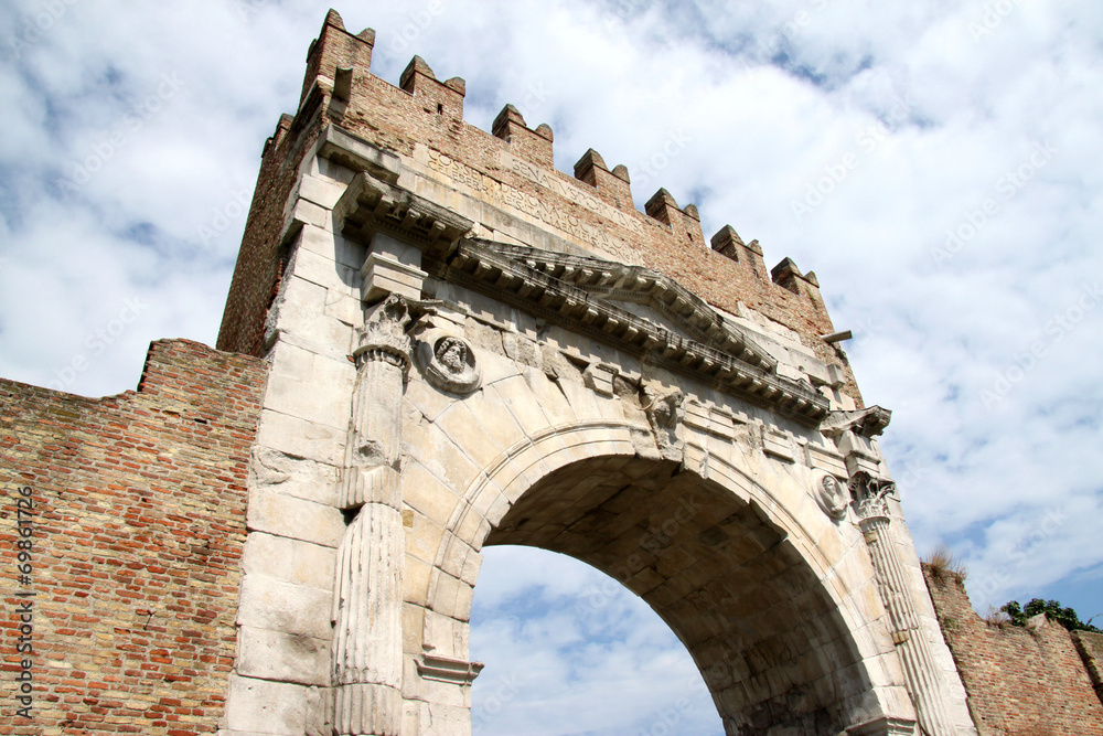 Arco d'Augusto 3