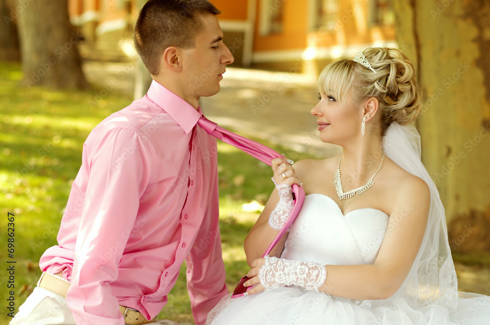 Naklejka premium Bride and groom on their wedding day